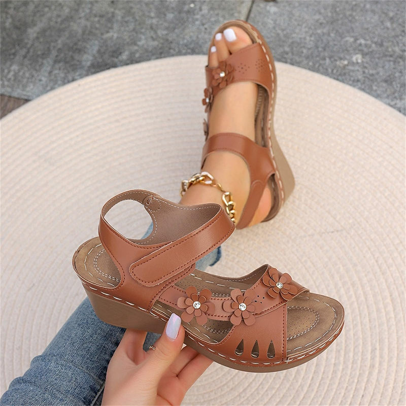 Elegante Sandalen mit schräger Sohle und Blumenmuster für Damen🌷🌷🌸