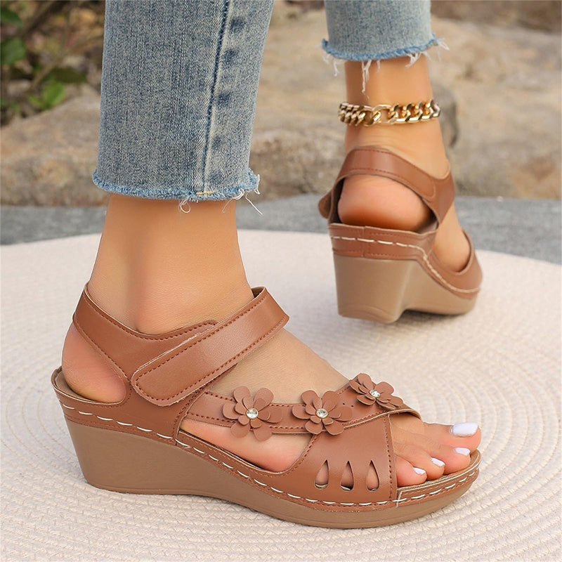 Elegante Sandalen mit schräger Sohle und Blumenmuster für Damen🌷🌷🌸