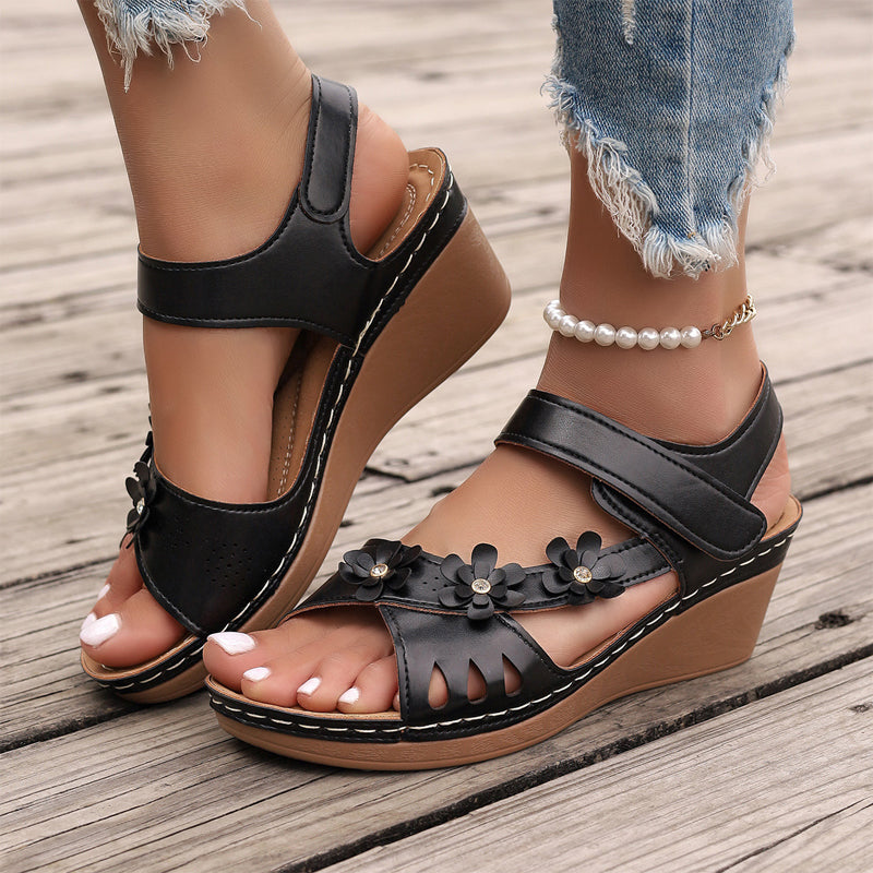 Elegante Sandalen mit schräger Sohle und Blumenmuster für Damen🌷🌷🌸