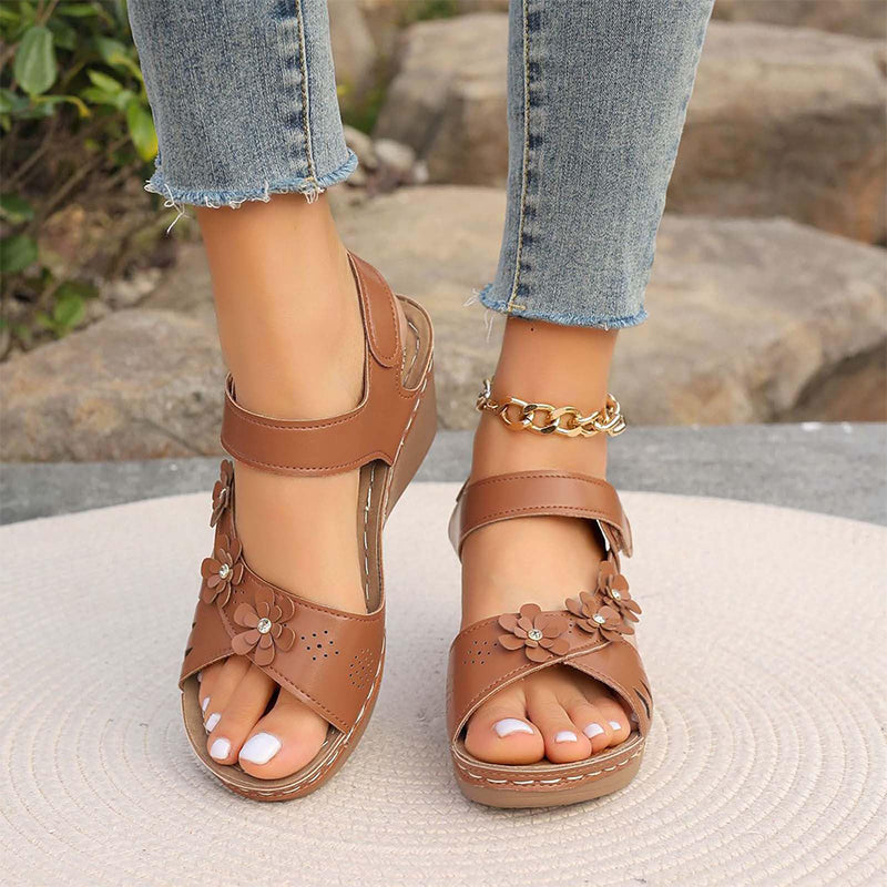 Elegante Sandalen mit schräger Sohle und Blumenmuster für Damen🌷🌷🌸