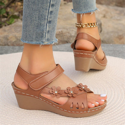 Elegante Sandalen mit schräger Sohle und Blumenmuster für Damen🌷🌷🌸